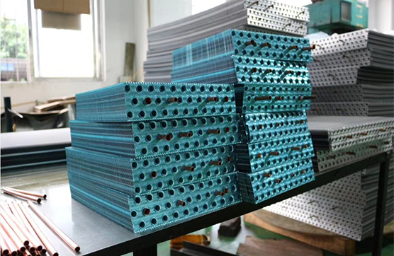 工业冷水机组中冷凝器的水垢清除方法